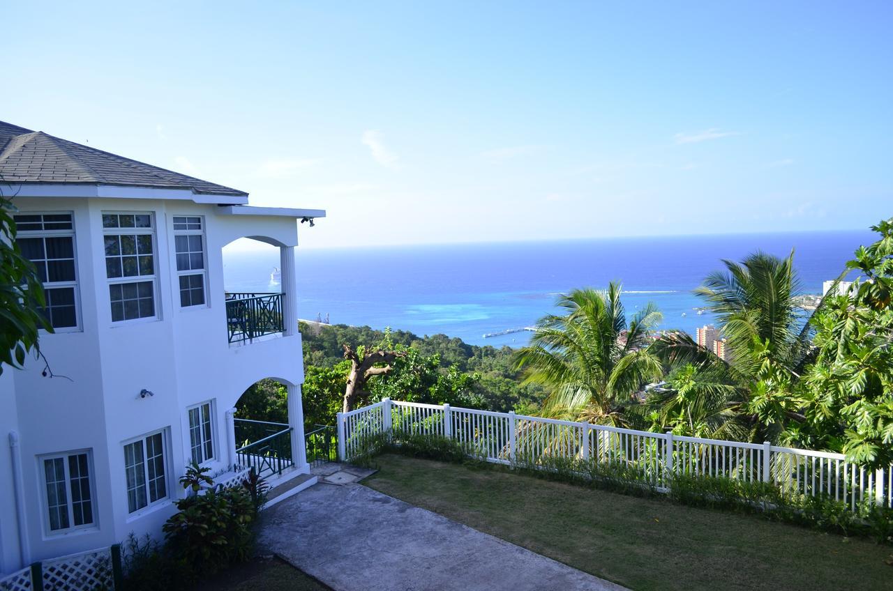 Pink Rock Inn Bed And Breakfast Ocho Rios Exterior photo